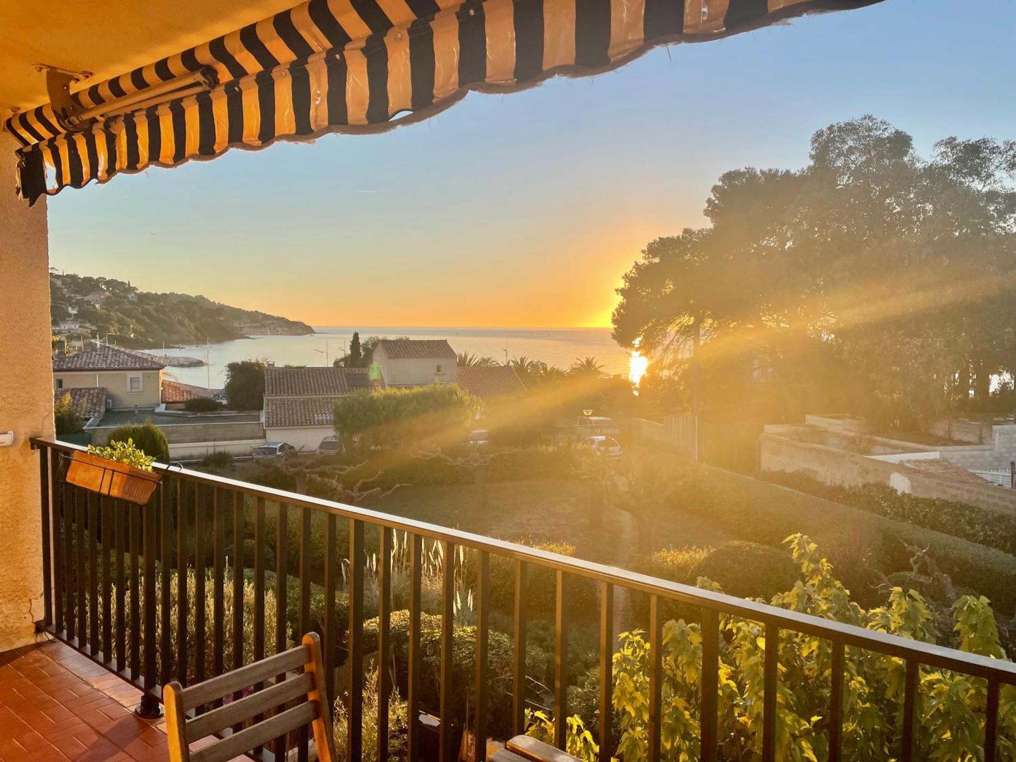Appartement Cosy Vue Mer A 50 M De La Plage - Refait A Neuf Et Climatise Le Pradet Eksteriør billede